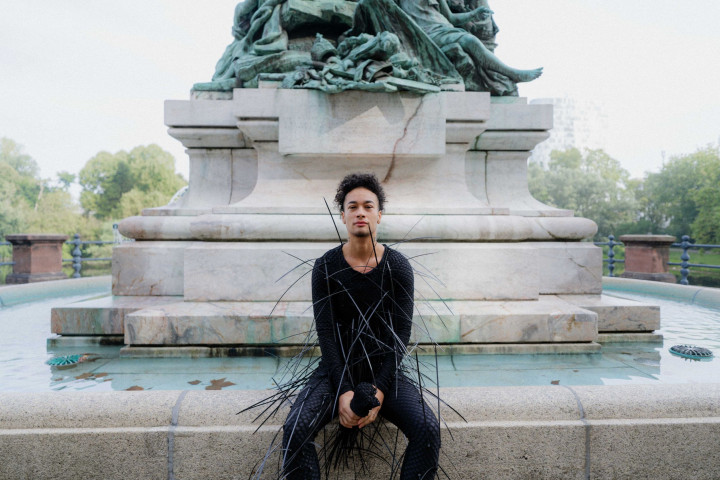 Bild für A MAN OF MANY PARTS