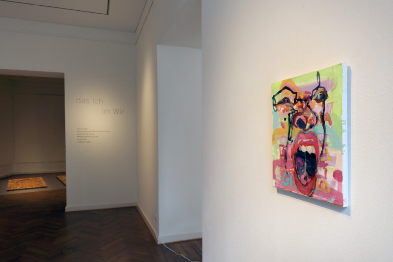 ein buntes Gesicht scheint zu schreien