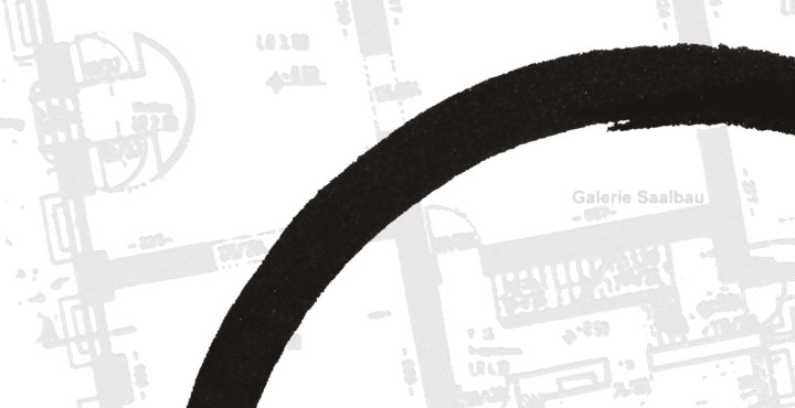 schwarzer Halbkreis übr einem hellen Grundriss