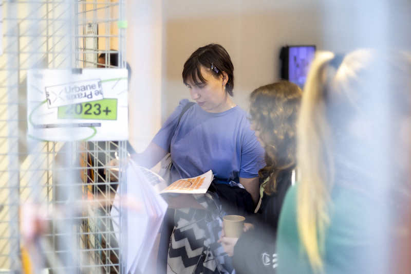 Bild für TAKING SPACE IS A FEMINIST ACT